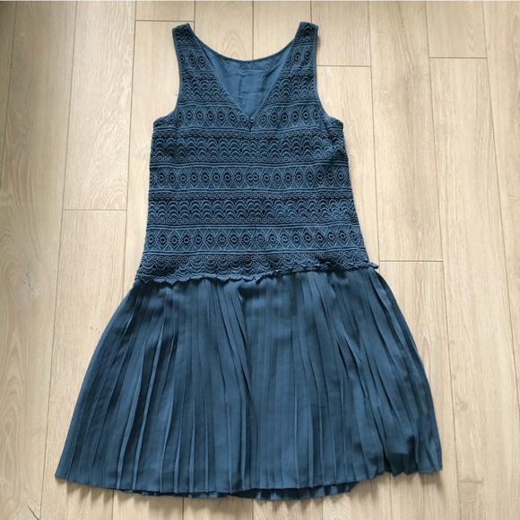 Loft Lace Detailed Pleated Dress in Blue Size 10 - Picture 3 of 10